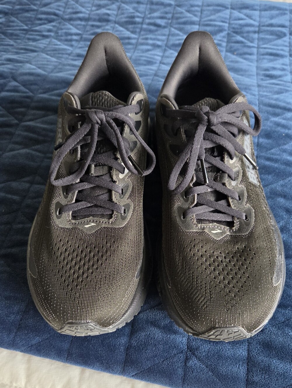 Brooks Womens  Black Ghost 17 GTX - Picture 2 of 8